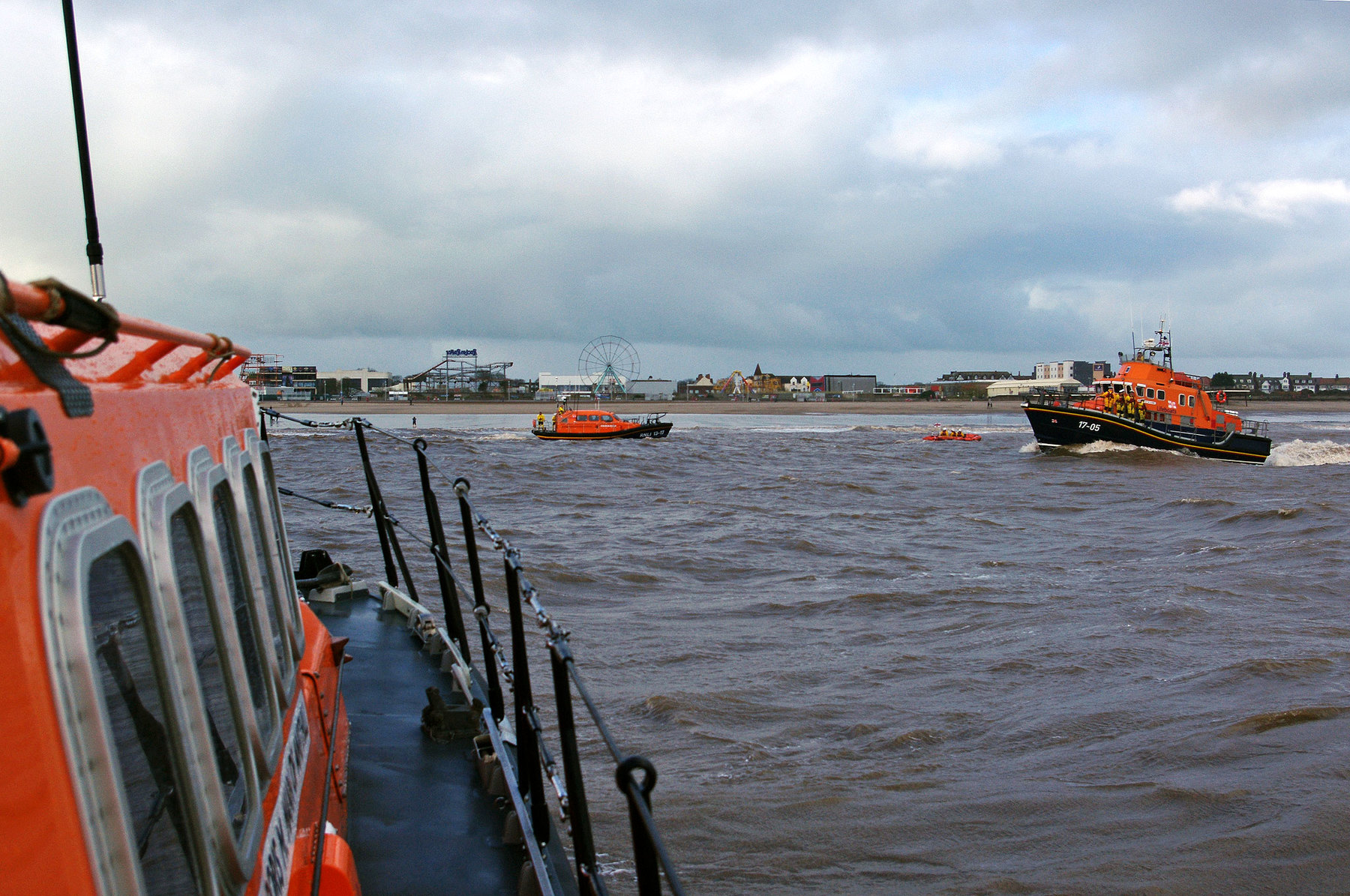 Wells, Skegness all-weather and inshore lifeboats and Humber lifeboat off Skegness, 5/12/21