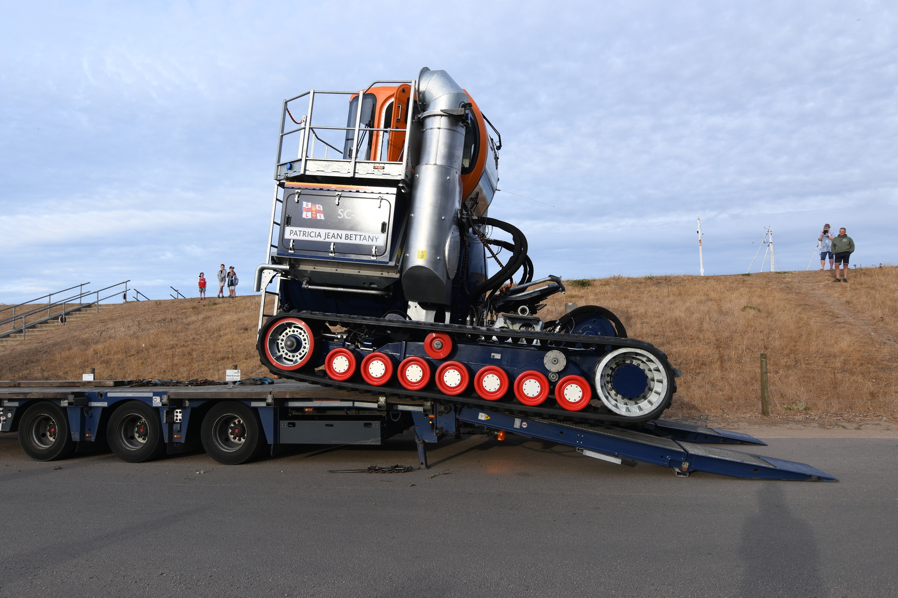 Unloading the cab/tractor unit, 28/7