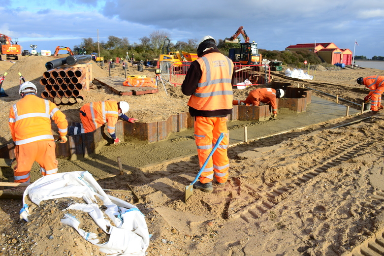 Preparations for the capping beam at the southern edge of the site