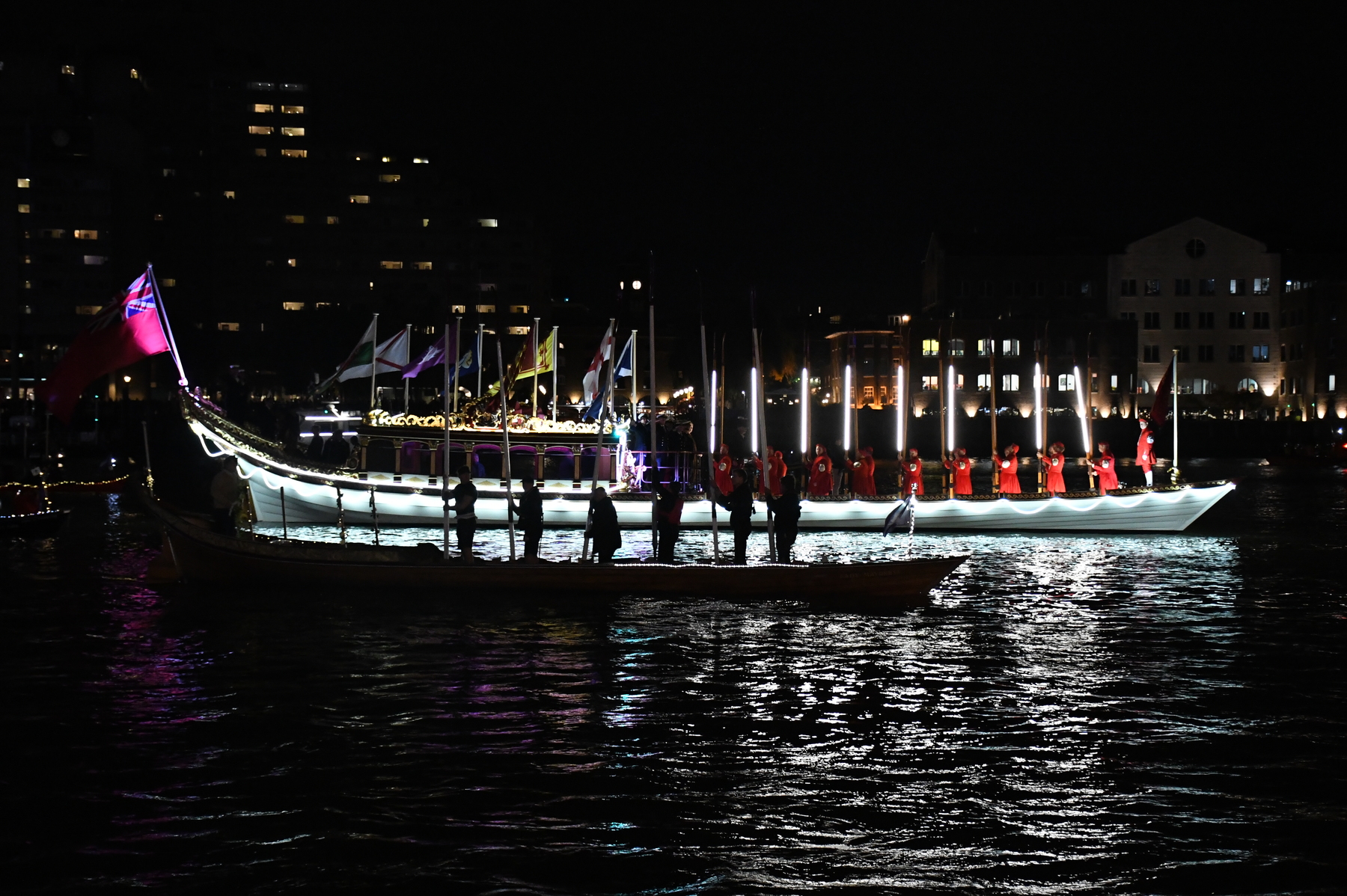 Gloriana arrives at Tower Bridge