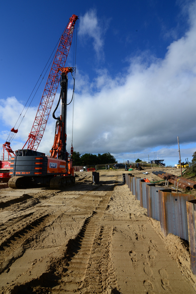 Driving in sheet piling for the ILB ramp