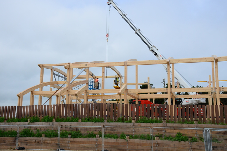 Beams for the main roof of the boat hall going in