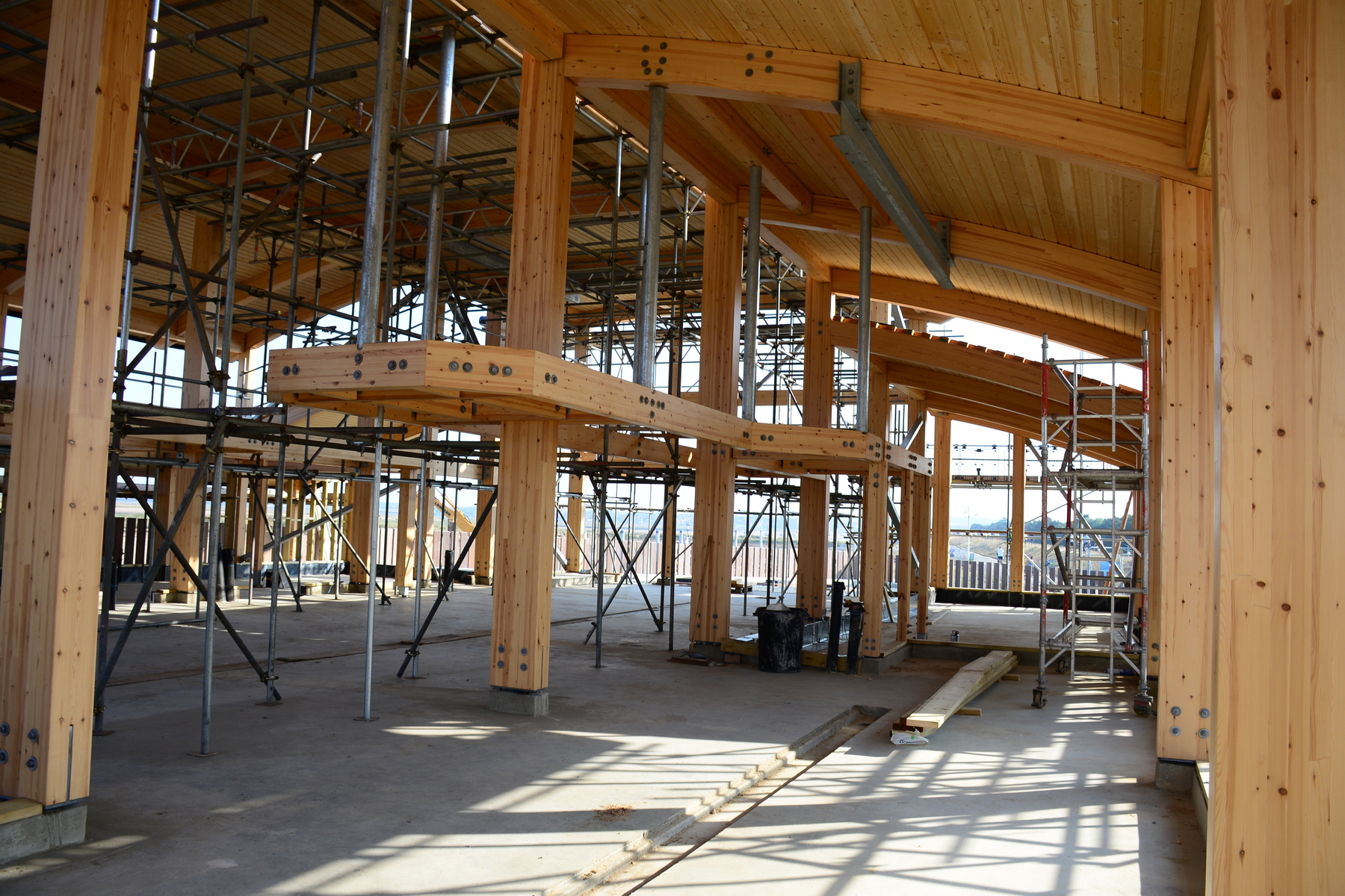 ILB shed with base of viewing platform and lifting beam on roof above