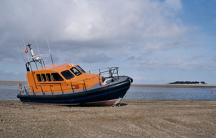 FCB2 beached by the channel while waiting for the prototype Supacat launching carriage to pick it up