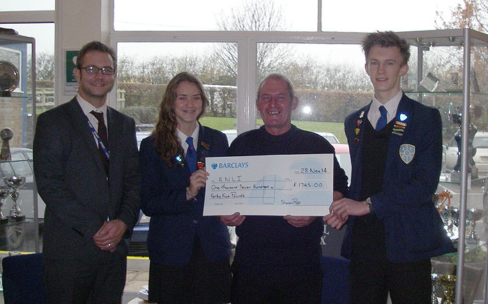 Cheque presentation at Alderman Peel with (l-r) Barney Rimmer (Deputy head), Harriot Pigney (head girl), Coxswain Allen Frary and Thomas Walduck (head boy)