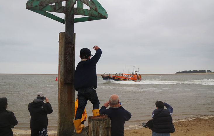 Waving to the crew, 29 May 2014