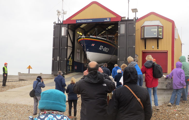 More people than usual watching the boat launch, 29 May 2014