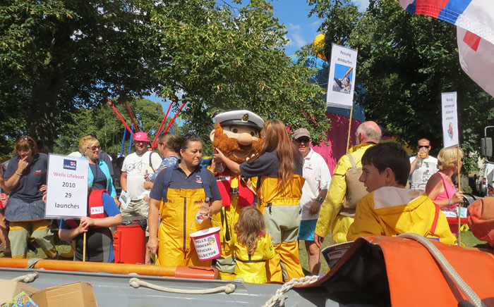 Getting ready for the carnival parade, 9 August 2014