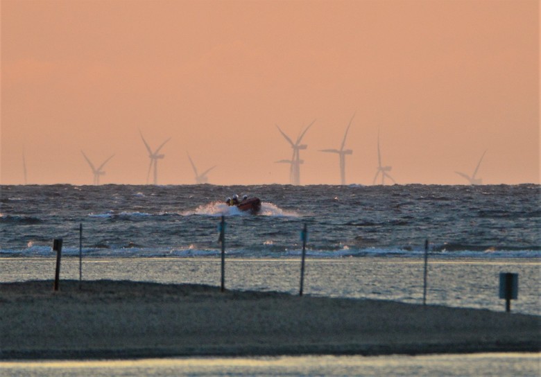 ILB returning from service to persons cut off by tide at Titchwell, 8/8/21