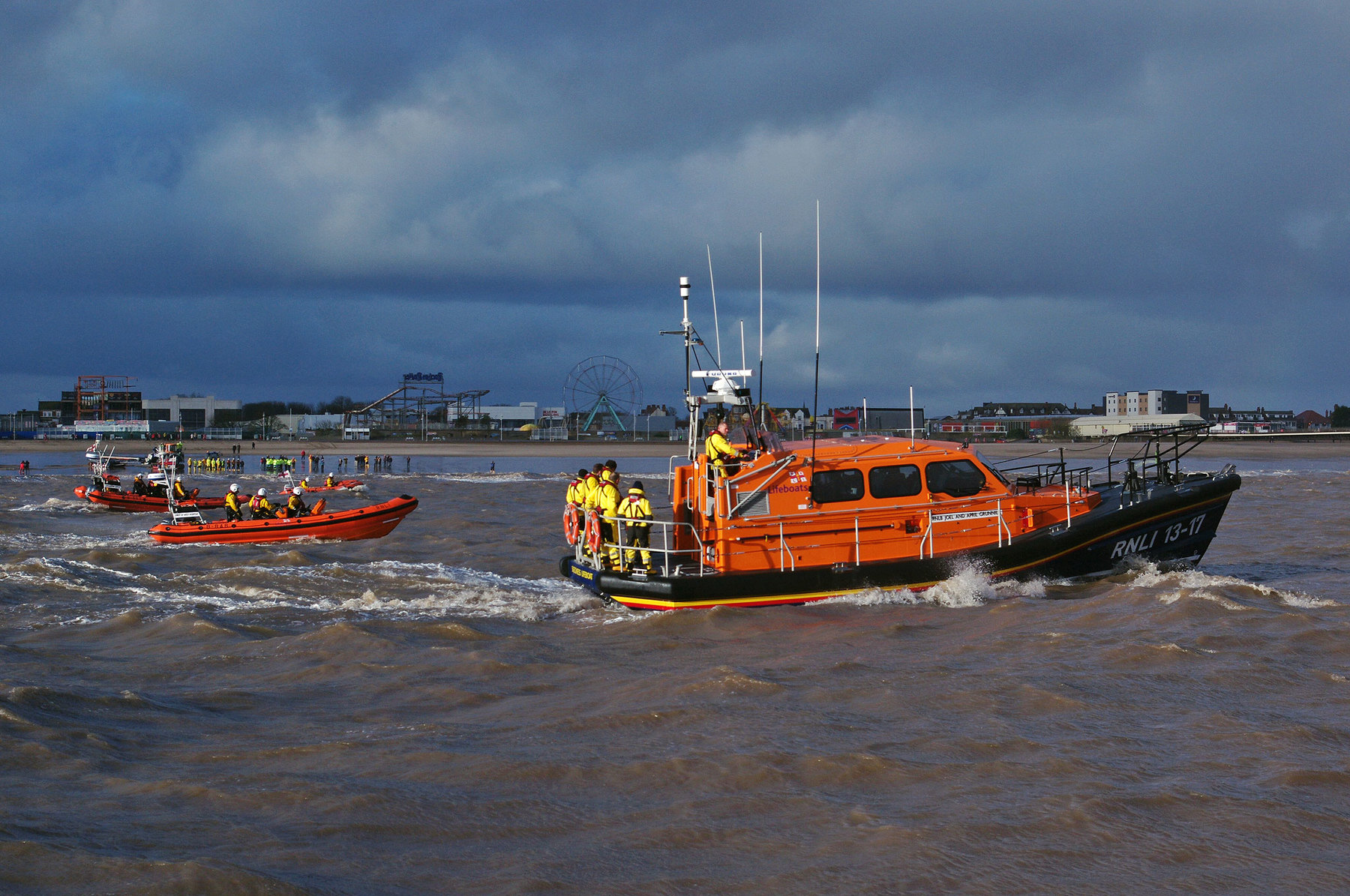 Mablethorpe, Hunstanton and Skegness inshore and all-weather lifeboats salute former Skegness Coxswain RIchard Watson