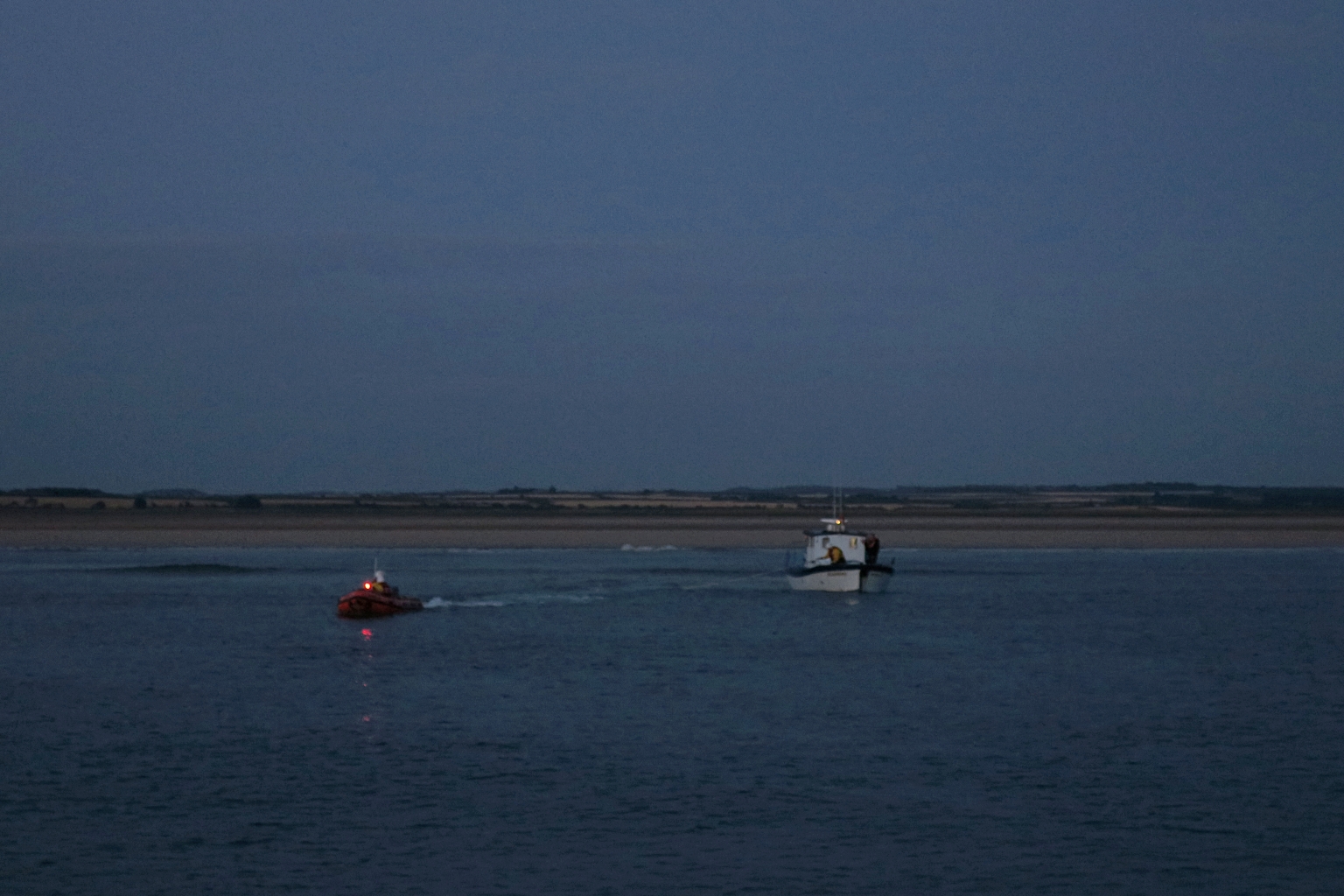 The ILB tows 'Kazmar' off the beach as the tide floods, 14/7/22