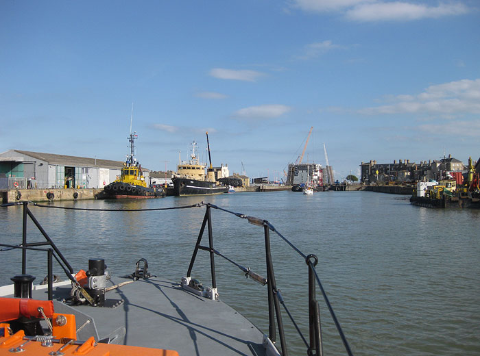 Queueing for a long bridge lift